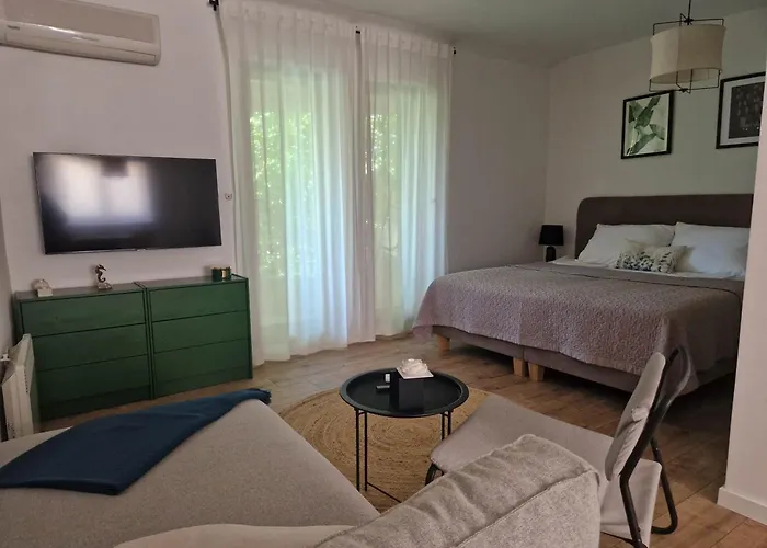 Mystica - Charming Studio Apartment On The Beach