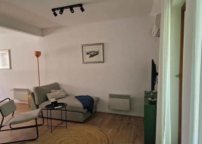 Mystica - Charming Studio Apartment On The Beach
